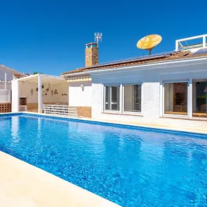 villa-sevilla.hotelsinnerja.org/